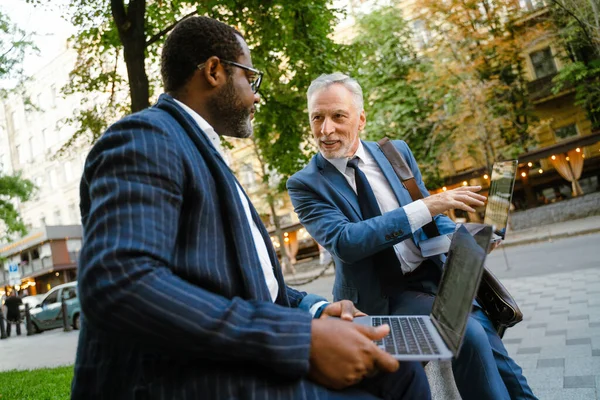 Multiracial Men Talking While Working Laptops Drinking Coffee Outdoors — Foto Stock
