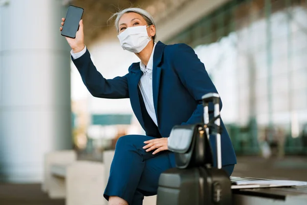 Grey Woman Face Mask Waving Cellphone While Sitting Bench Airport — Foto Stock