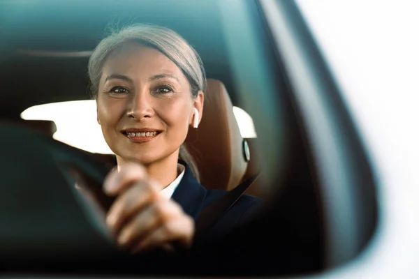 Mature Asian Woman Grey Hair Using Earphone While Driving Car — Fotografia de Stock