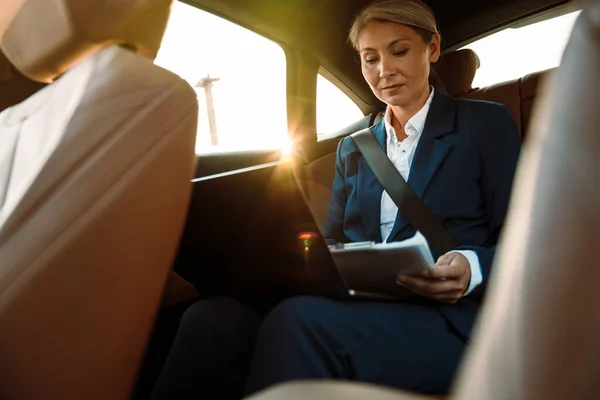 Mature Asian Businesswoman Working Laptop Papers While Sitting Car — Foto Stock