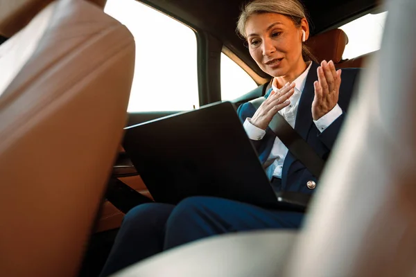 Mature Asian Businesswoman Gesturing Working Laptop While Sitting Car — Foto Stock
