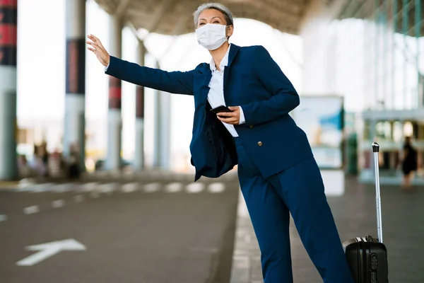 Grey Asian Woman Face Mask Waving Taxi Airport Parking Outdoors —  Fotos de Stock
