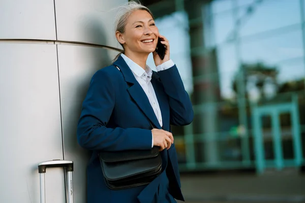 Grey Asian Woman Smiling While Talking Mobile Phone Outdoors — Foto de Stock