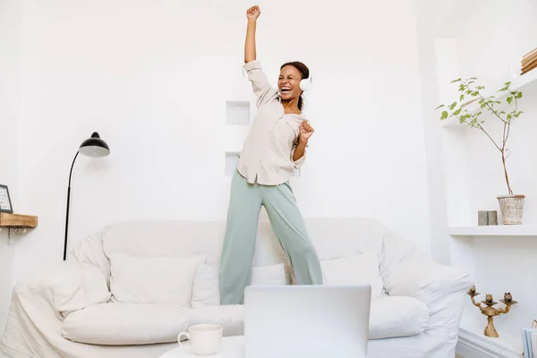 Young Black Woman Dancing Smiling While Listening Music Home — стоковое фото