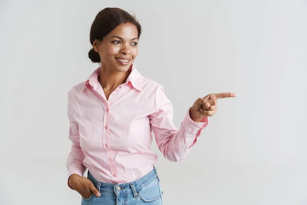 Young Black Woman Wearing Shirt Smiling Pointing Finger Aside Isolated — Fotografia de Stock