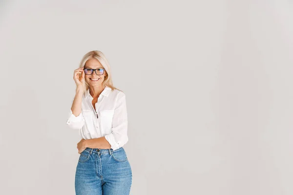 Mature Woman Eyeglasses Smiling Looking Camera Isolated White Background — Stock Photo, Image