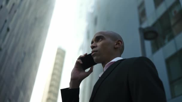Confident African Businessman Talking Phone Street — Vídeos de Stock