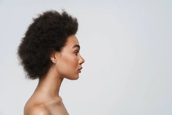 Black Shirtless Woman Looking Aside While Posing Profile Isolated White — Stockfoto
