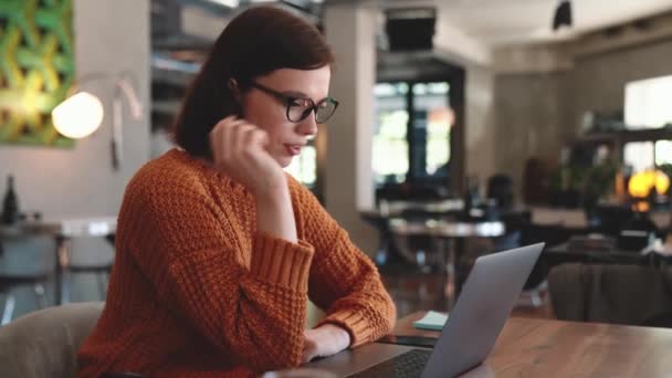 Pensive Red Haired Woman Working Cafe — Stock videók