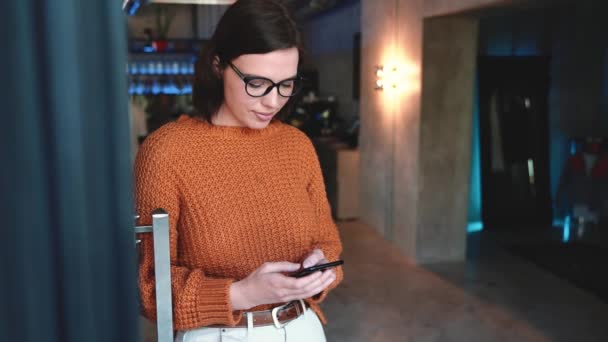 Laughing Red Haired Woman Texting Mobile Cafe — Stock videók