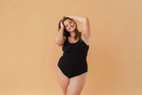 Young Woman Wearing Swimsuit Holding Her Head While Smiling Camera — Φωτογραφία Αρχείου