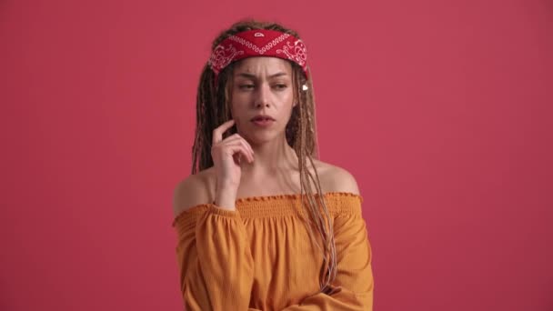 Meditative Hippie Woman Agrees Something Pink Studio — Stok video