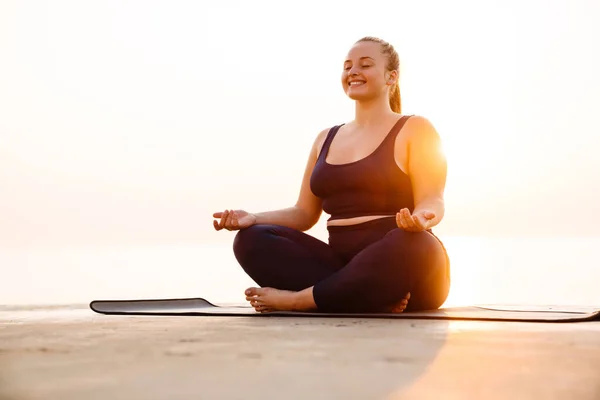Ginger Young Woman Meditating Yoga Practice Outdoors —  Fotos de Stock