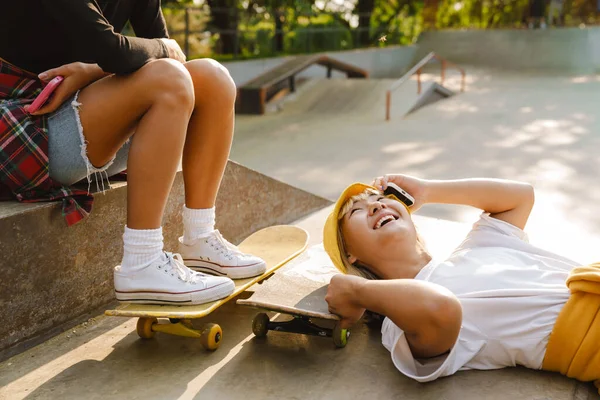 Asian Girl Laughing Talking Mobile Phone While Lying Skate Park — Stock Photo, Image