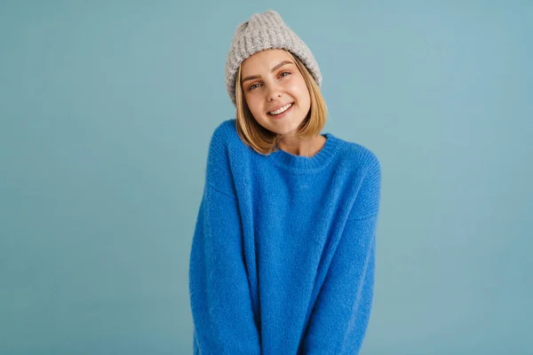 Young Blonde Woman Wearing Knit Hat Smiling Camera Isolated Blue — Stock Photo, Image