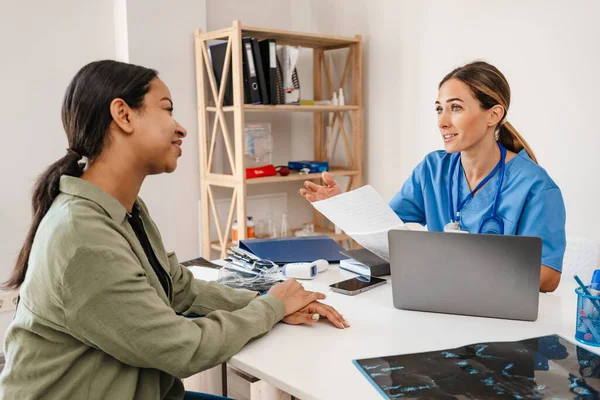 White Woman Doctor Talking Patient While Working Her Office Indoors — Foto de Stock
