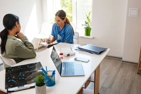 White Woman Doctor Talking Patient While Working Her Office Indoors — Stockfoto