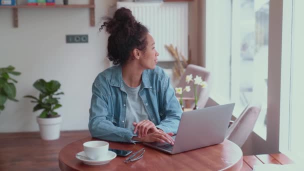 Cheerful Woman Afro Hair Typing Laptop Looking While Sitting Cafe — Stock video