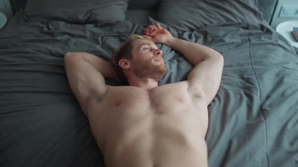 Handsome Blond Athletic Man Naked Torso Lying Bed Home — Videoclip de stoc
