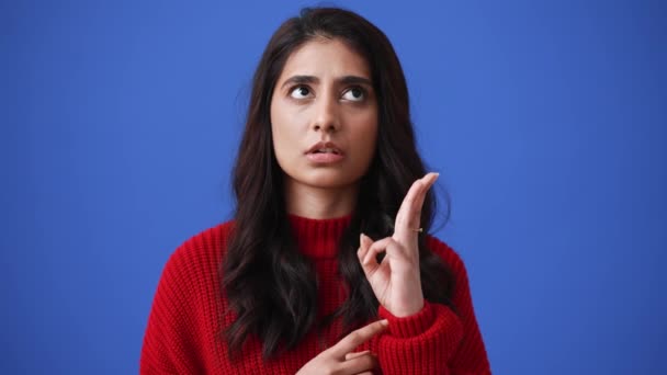 Pretty Indian Brunette Woman Counting Fingers Isolated Blue Background — Video