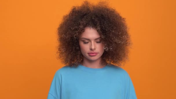 Handsome Curly Haired Blonde Woman Wearing Blue Shirt Looking Camera — Stockvideo