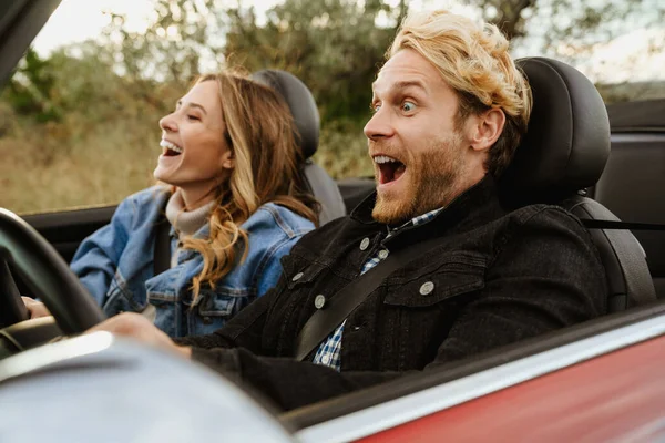 White Excited Couple Screaming Together While Driving Car Trip — Stockfoto