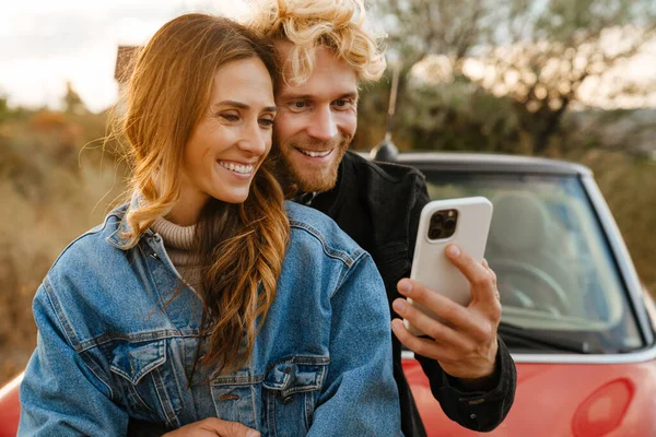 White Mid Couple Taking Selfie Cellphone While Standing Car Trip — Foto de Stock