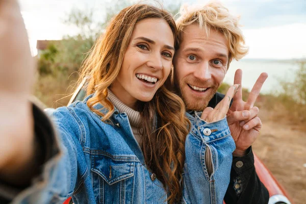 White Mid Couple Gesturing While Taking Selfie Photo Car Trip — Stockfoto