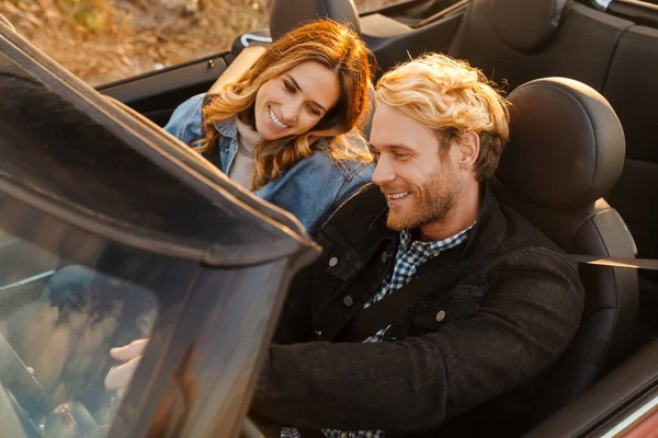 White Mid Couple Smiling Together While Driving Car Trip — Stockfoto