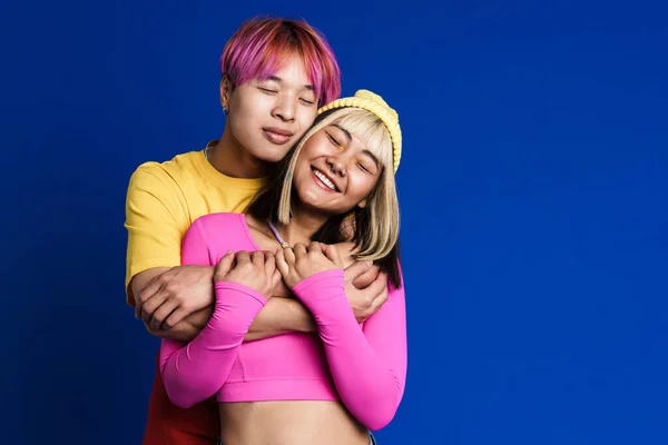 Asian Couple Multicolored Hair Hugging While Smiling Together Isolated Blue — Fotografia de Stock