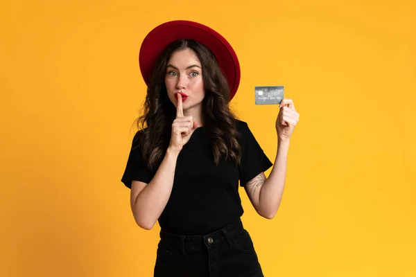 White Woman Showing Silence Gesture While Posing Credit Card Isolated — Stockfoto