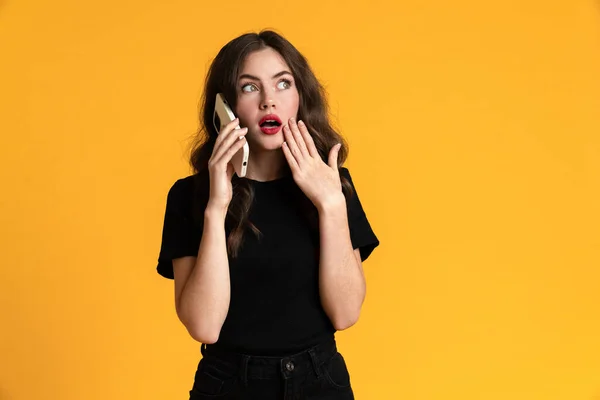 White Shocked Woman Gesturing While Talking Mobile Phone Isolated Yellow — Fotografia de Stock