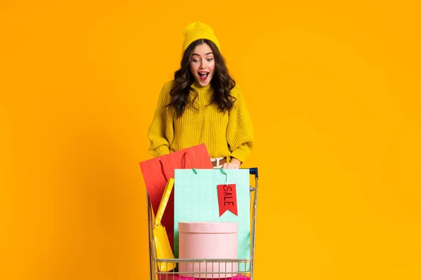 Excited Woman Screaming While Posing Shopping Cart Isolated Yellow Background — Foto de Stock