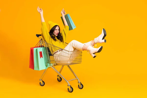 White Excited Woman Making Fun Shopping Cart Isolated Yellow Background — Φωτογραφία Αρχείου