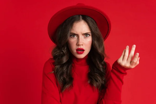 White Displeased Woman Wearing Hat Gesturing Looking Camera Isolated Red — Φωτογραφία Αρχείου