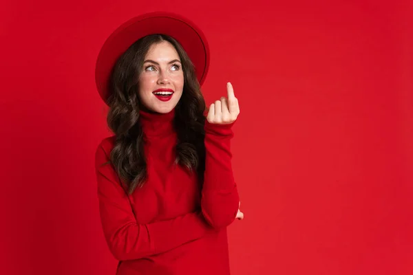 White Woman Wearing Hat Pointing Finger Upward Smiling Isolated Red — Φωτογραφία Αρχείου