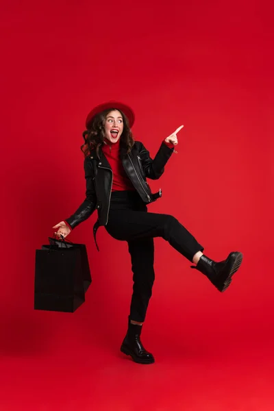 White Woman Pointing Finger Aside While Posing Shopping Bags Isolated — Foto Stock