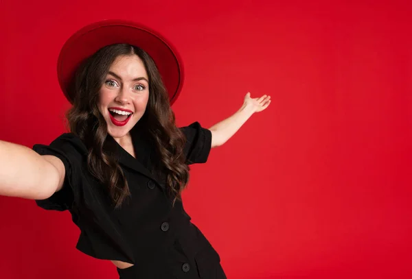 White Young Woman Taking Selfie Photo While Showing Copyspace Isolated — Stockfoto