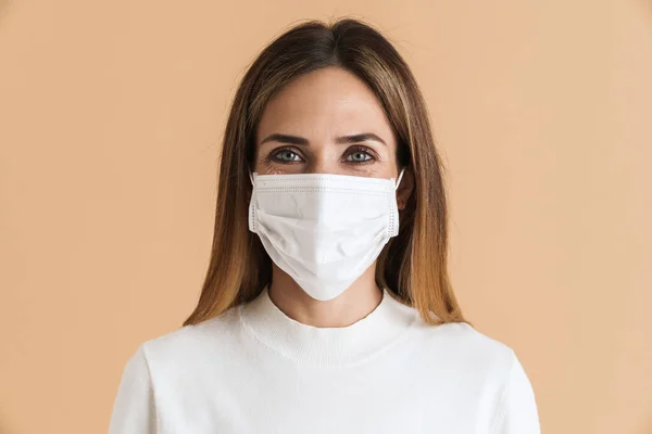 White Mid Woman Looking Camera While Posing Face Mask Isolated — Stockfoto