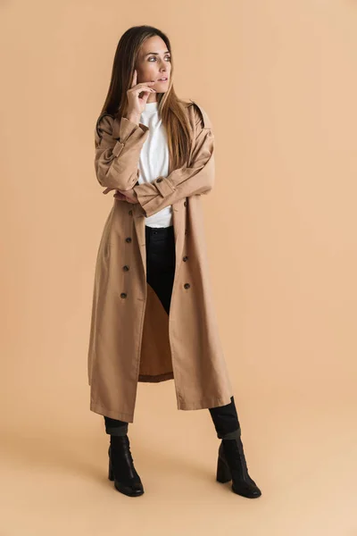 White Mid Woman Wearing Coat Posing Looking Aside Isolated Beige — Stock Photo, Image