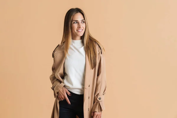 White Mid Woman Wearing Coat Smiling Looking Aside Isolated Beige — Fotografia de Stock