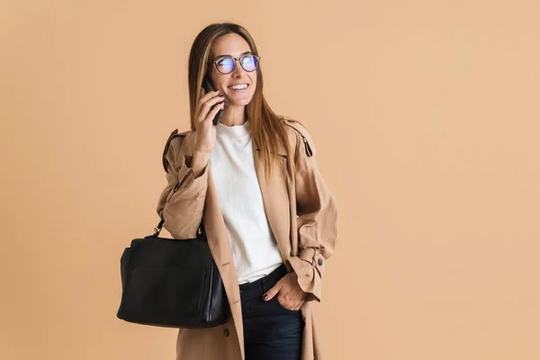 White Mid Woman Talking Cellphone While Laughing Isolated Beige Background — Fotografia de Stock