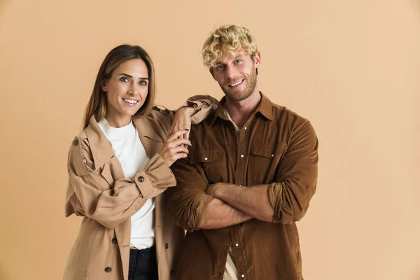 White Blonde Couple Hugging Smiling Camera Isolated Beige Background — Foto de Stock