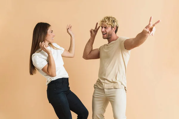 White Couple Gesturing Singing While Dancing Together Isolated Beige Background — ストック写真