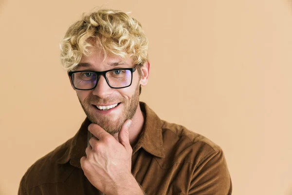 White Blonde Man Eyeglasses Looking Smiling Camera Isolated Beige Background — Stock fotografie