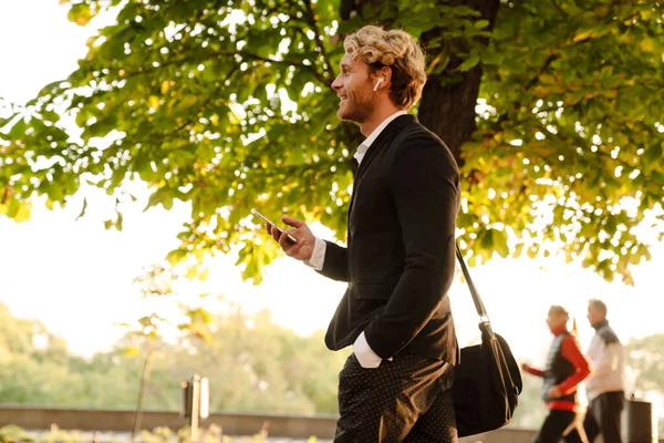 Blonde Man Using Earphones Mobile Phone While Walking Summer Park — Foto Stock