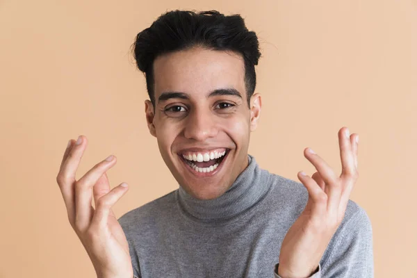 Young Middle Eastern Man Laughing While Gesturing Camera Isolated Beige — Stockfoto