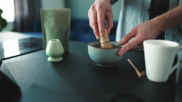 Men Hands Stirring Bamboo Whisk Matcha Cup Home — Stockvideo