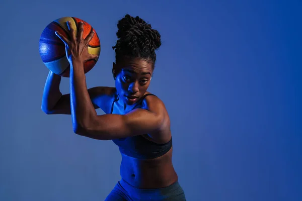 Black Young Sportswoman Earphones Working Out Basketball Isolated Blue Background — Fotografia de Stock