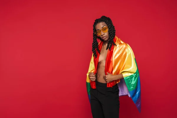 Black Shirtless Woman Sunglasses Posing Rainbow Flag Isolated Red Background — Fotografia de Stock